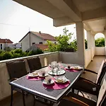 & Poppy Rose Alojamento de Acomodação e Pequeno-almoço Zadar