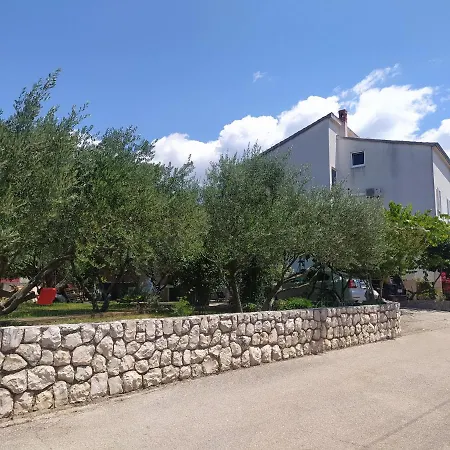 B&B & Poppy Rose 자다르