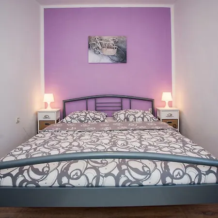 Bed and Breakfast & Poppy Rose 3*